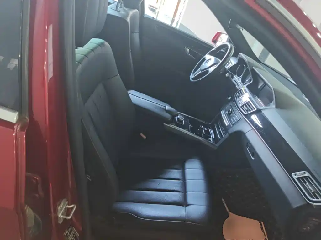 Фото 25 - Mercedes-Benz E-Class
