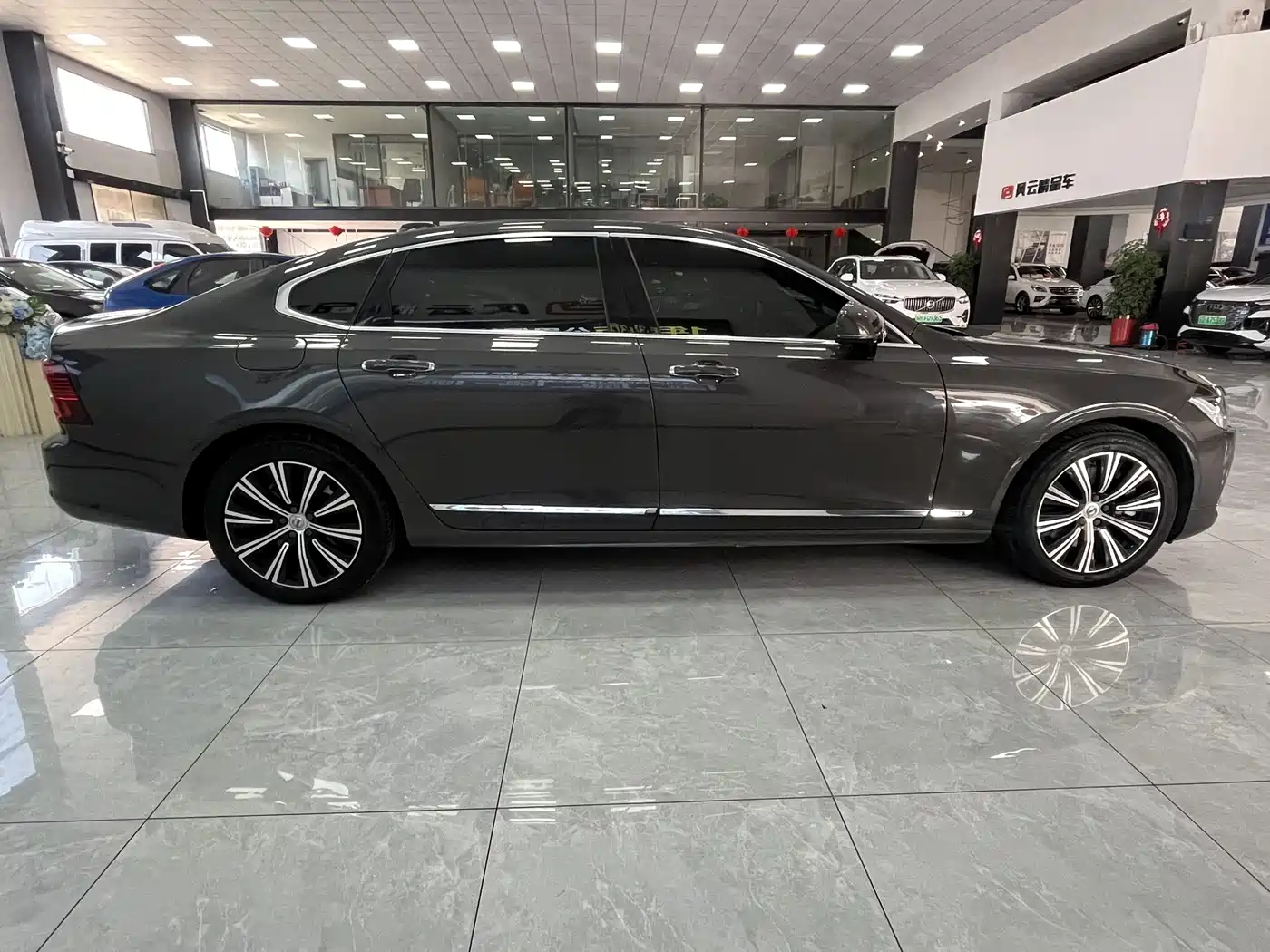 VOLVO S90 PLUG-IN HYBRID