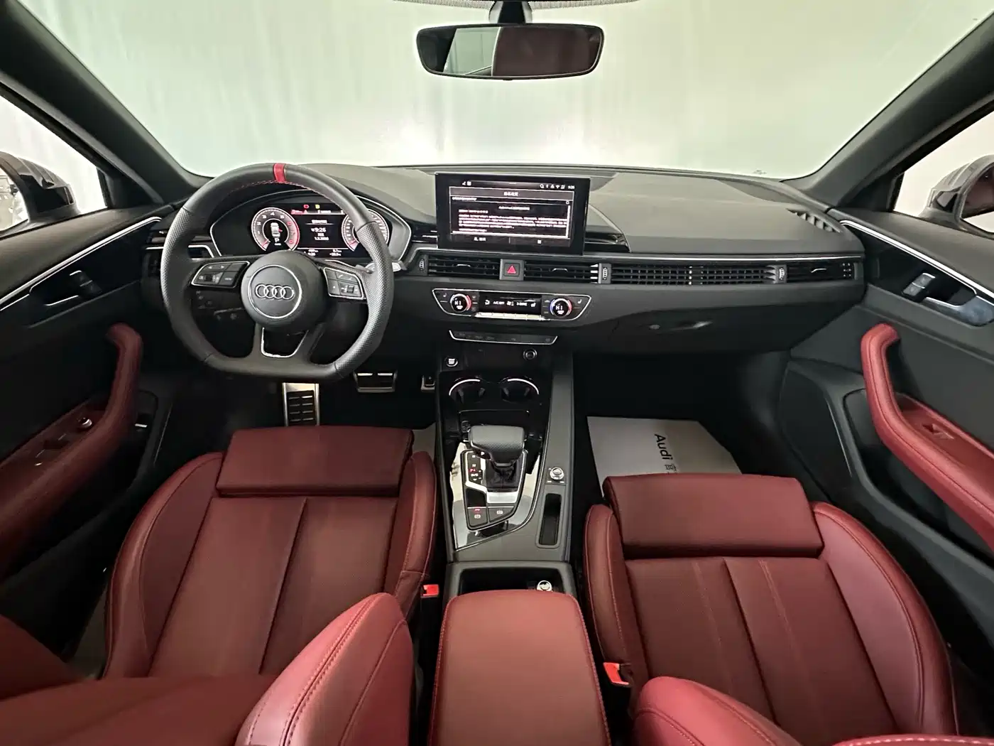 Audi A4L 2025 2 Million Celebration Edition 40 TFSI Luxury Dynamic фото 8