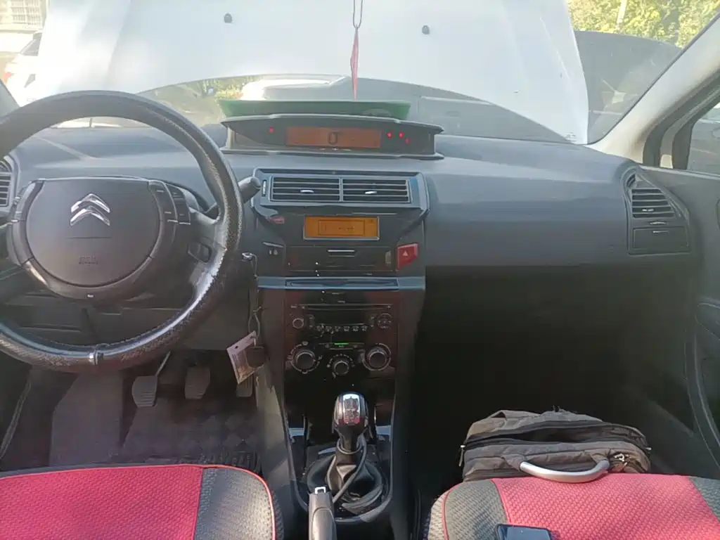 Фото 13 - Citroën C-Quatre