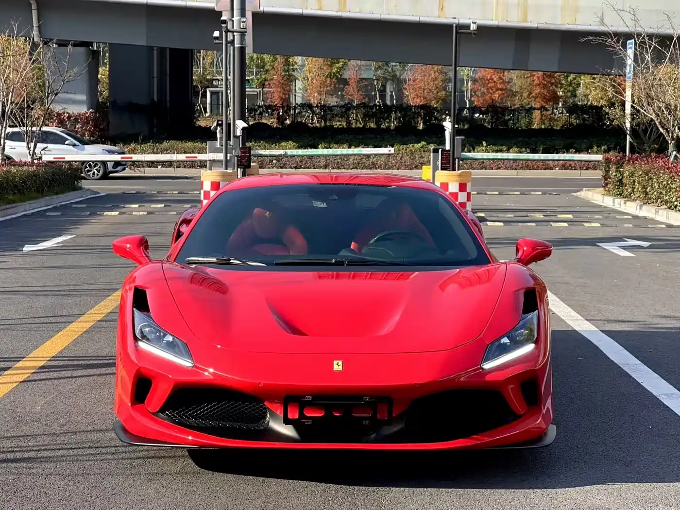 FERRARI F8