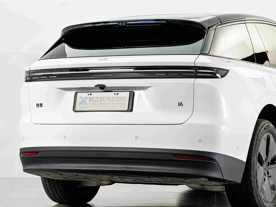 Li Auto i6 2026 2025 2WD Base Model