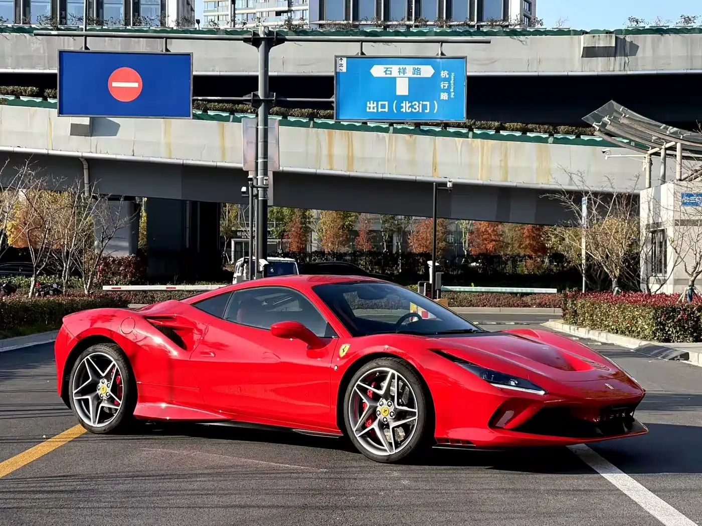 FERRARI F8