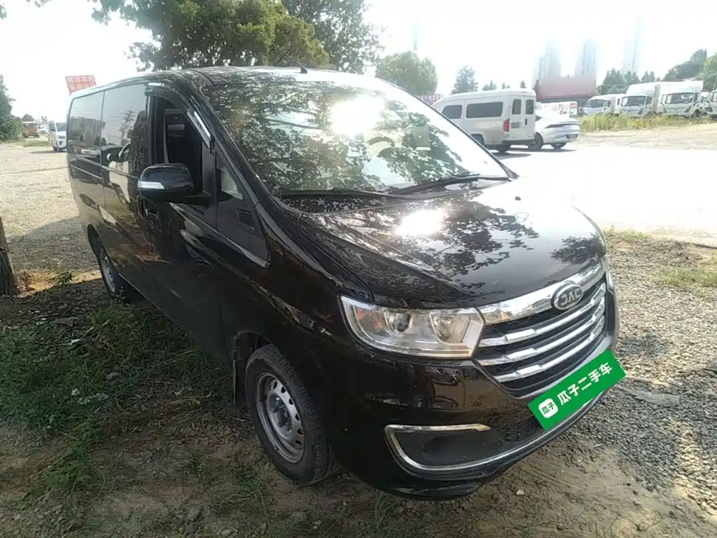  JAC Refine JAC Refine M3 2025 PLUS 1.5T Manual Classic 7-Seater 4
