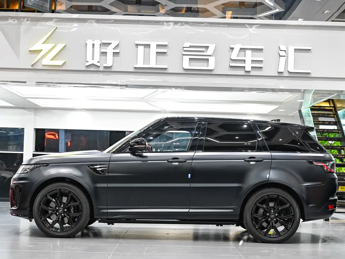Land Rover Range Rover Sport 2022 Model 5.0 SC V8 SVR Peak Collector's Edition фото 15