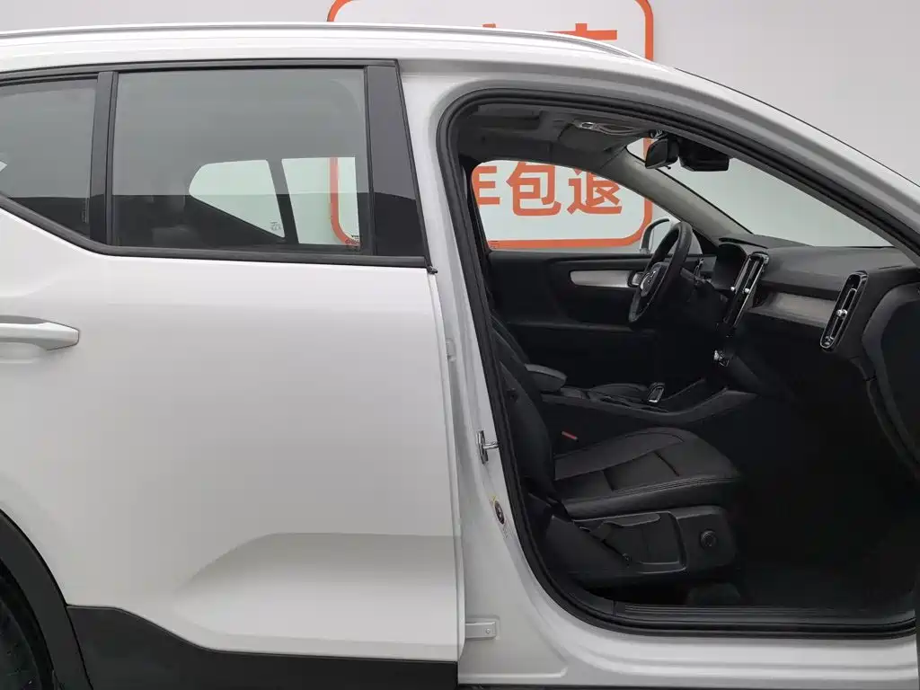 Фото 23 - Volvo XC40