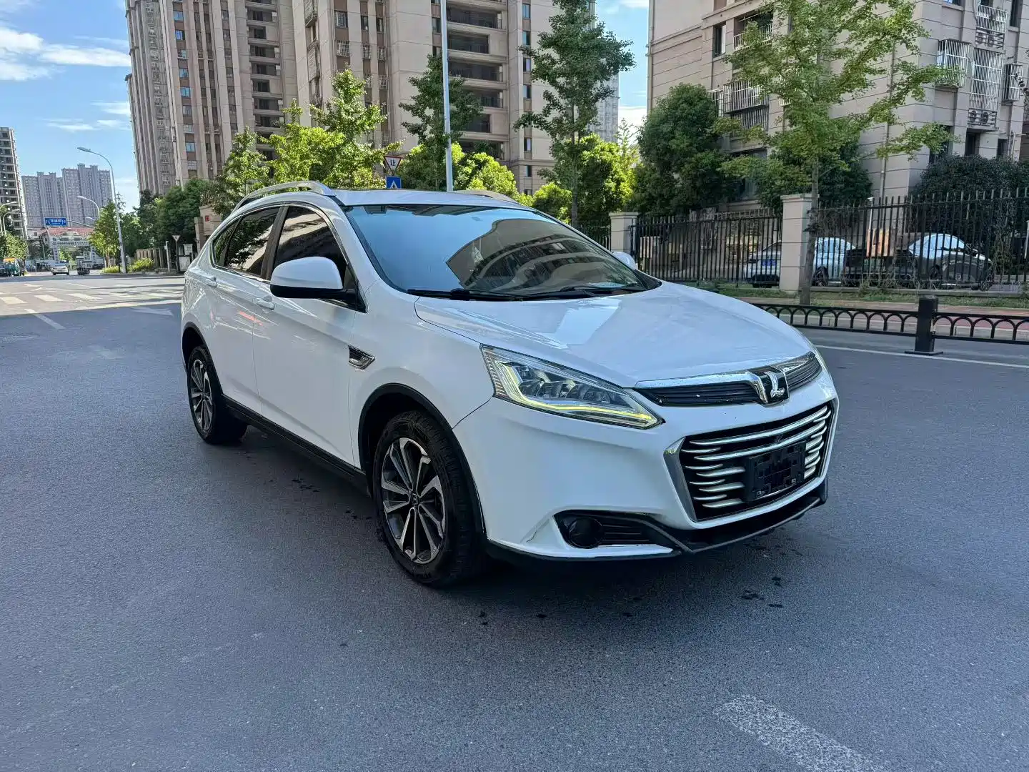 Фото 3 - Luxgen U6 SUV