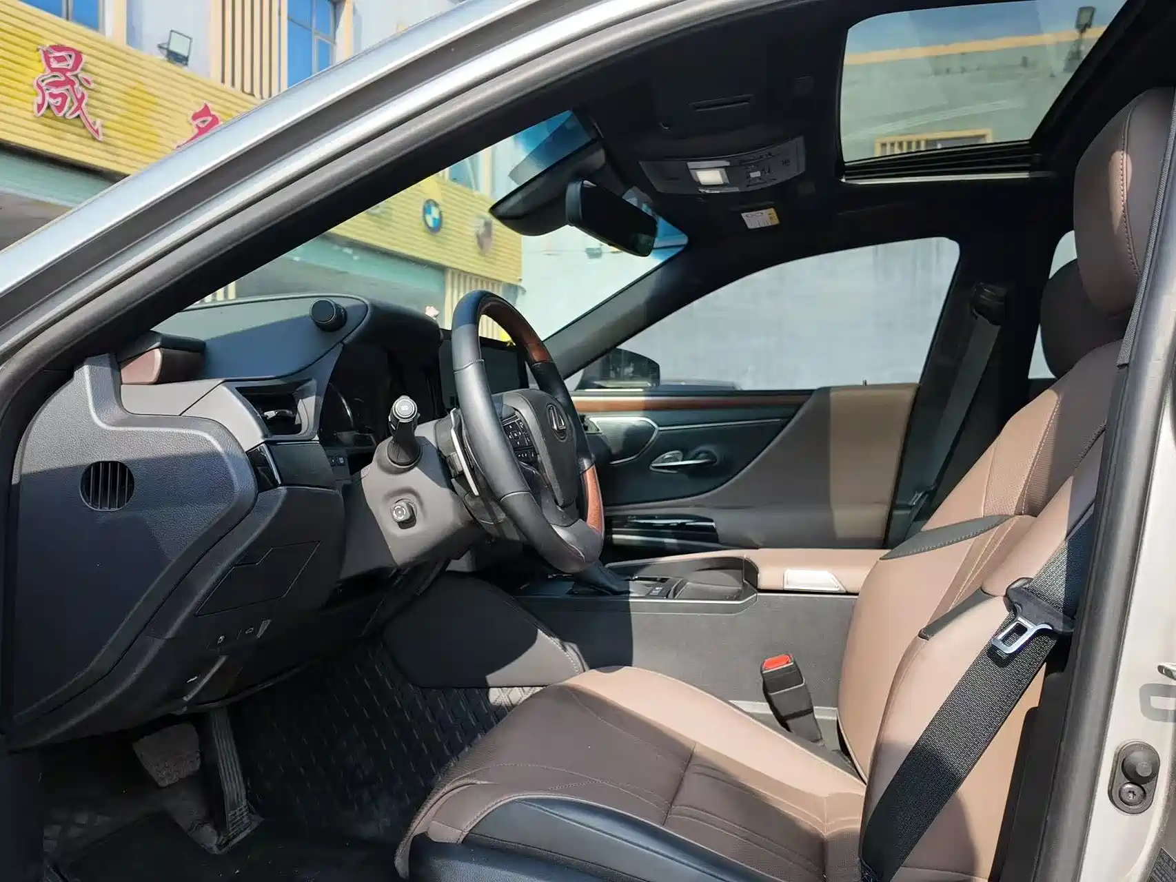 Фото 4 - Lexus ES