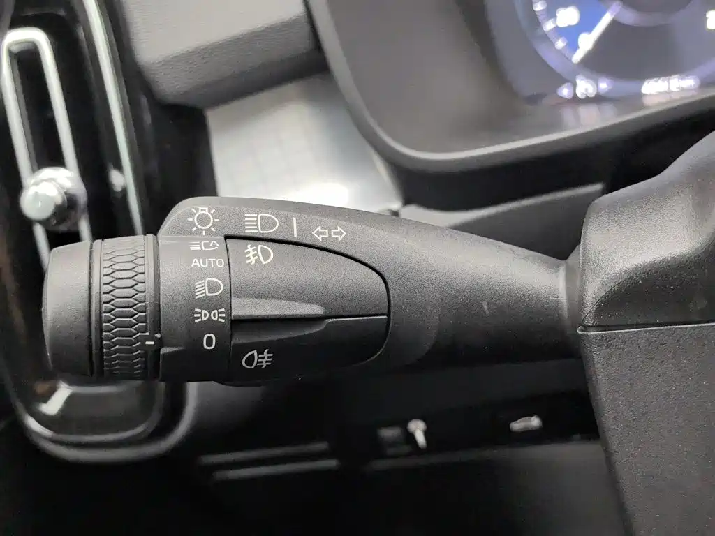 Фото 21 - Volvo XC40
