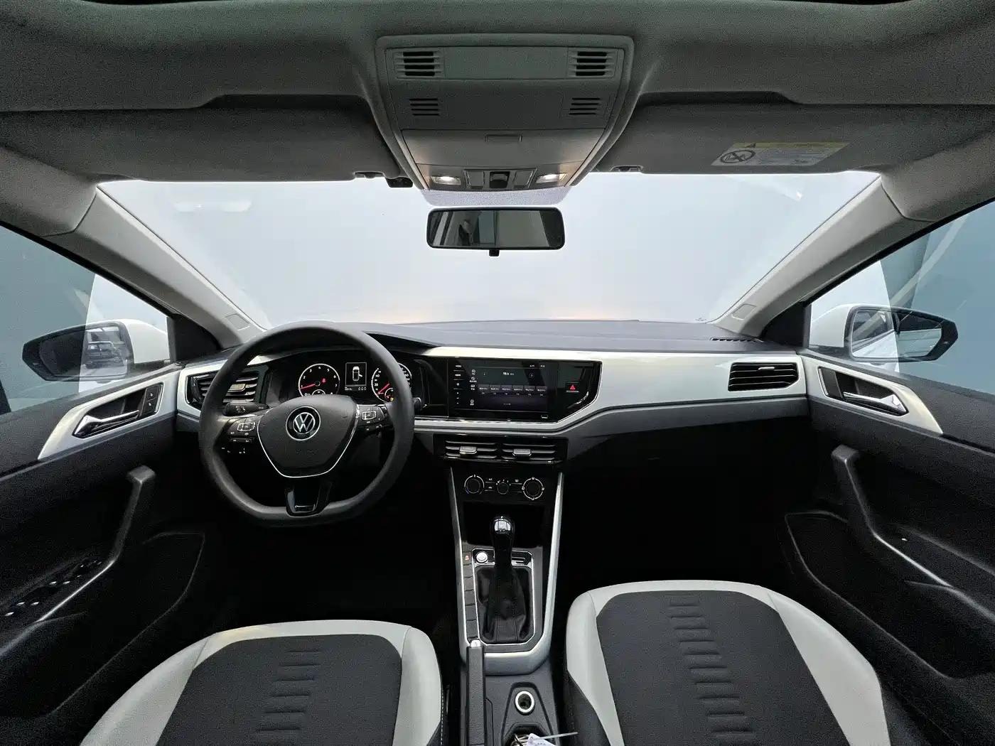 Volkswagen Polo 2021 Plus 1.5L Automatic Colorful Tech Edition фото 20
