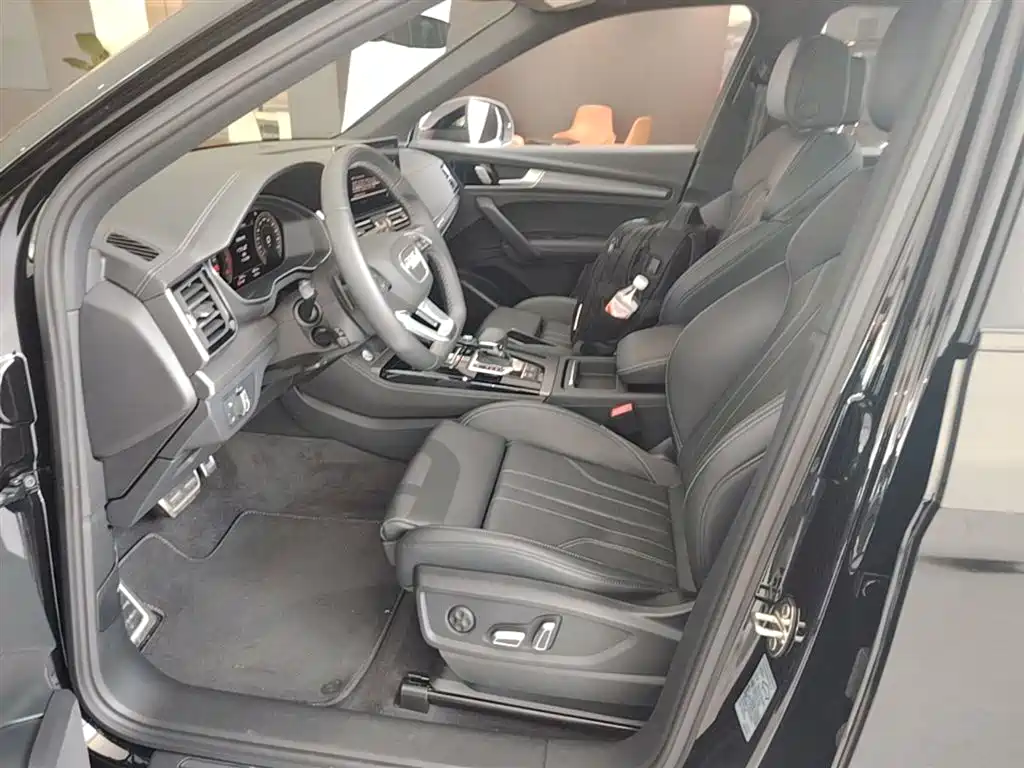 Audi Q5L 2024 Model 40 TFSI Luxury Dynamic фото 22