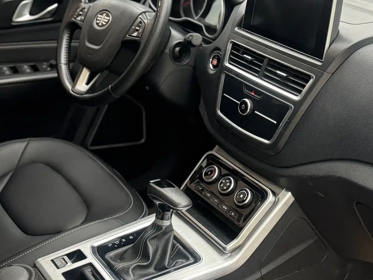 Besturn X40 2019 2019 1.6L Auto Luxury Type China V