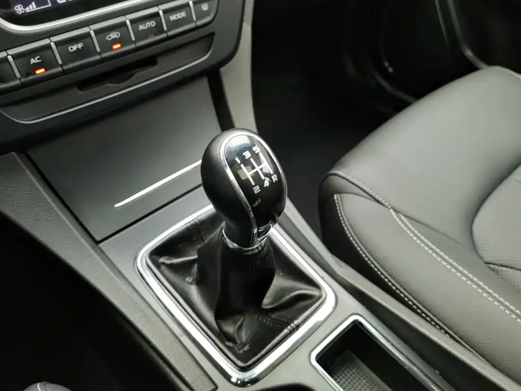 Фото 13 - Geely Emgrand