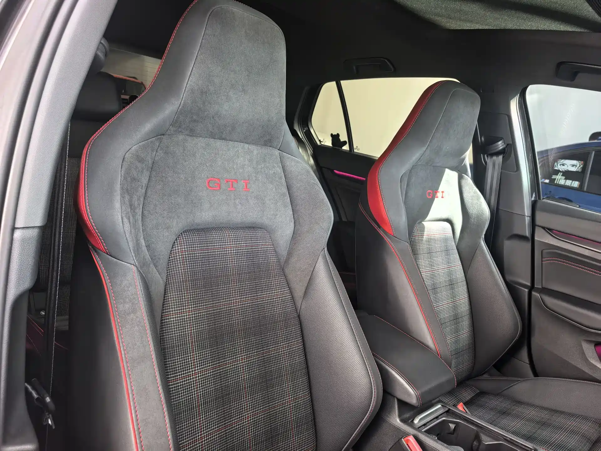 Photo 10 - Volkswagen Golf GTI