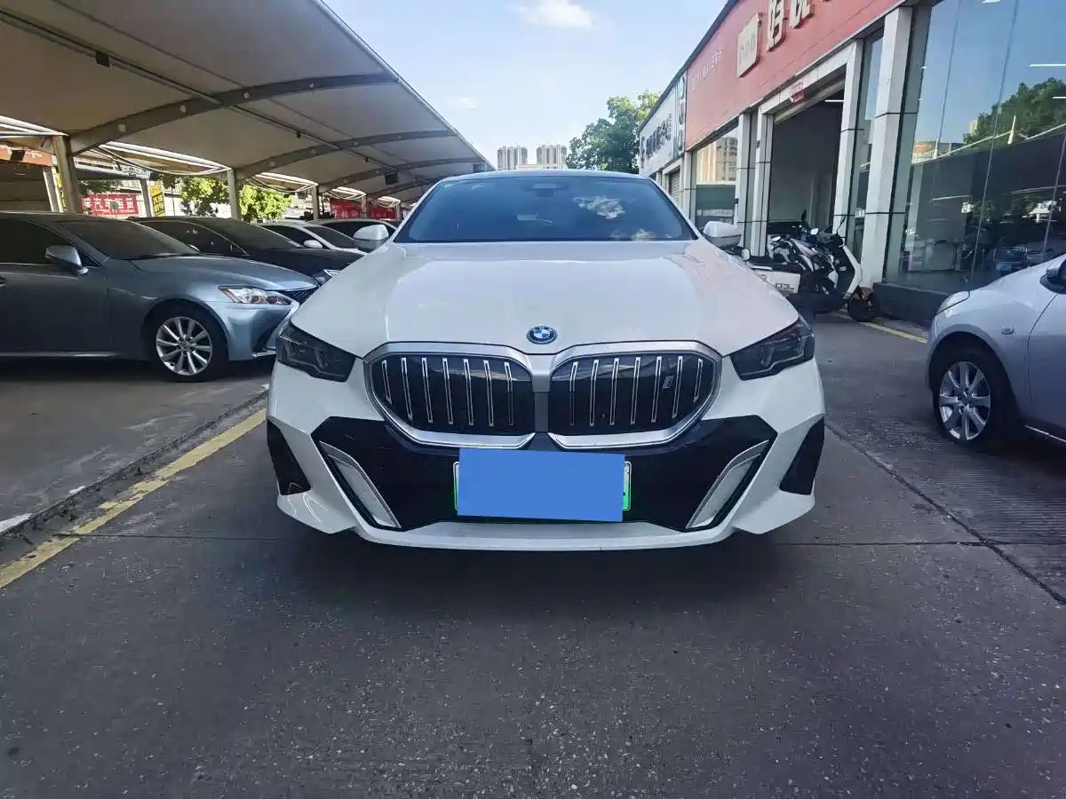 2025 BMW i5