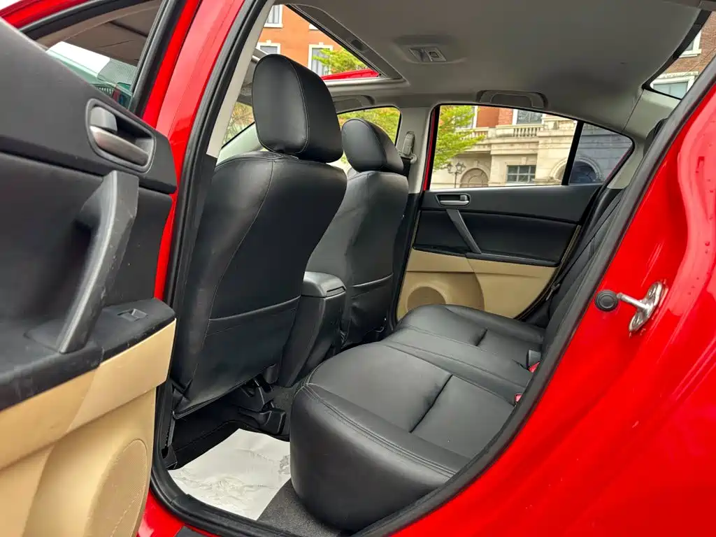 Mazda Mazda3 Axela 2012 2011 Sedan 1.6L Automatic Comfort