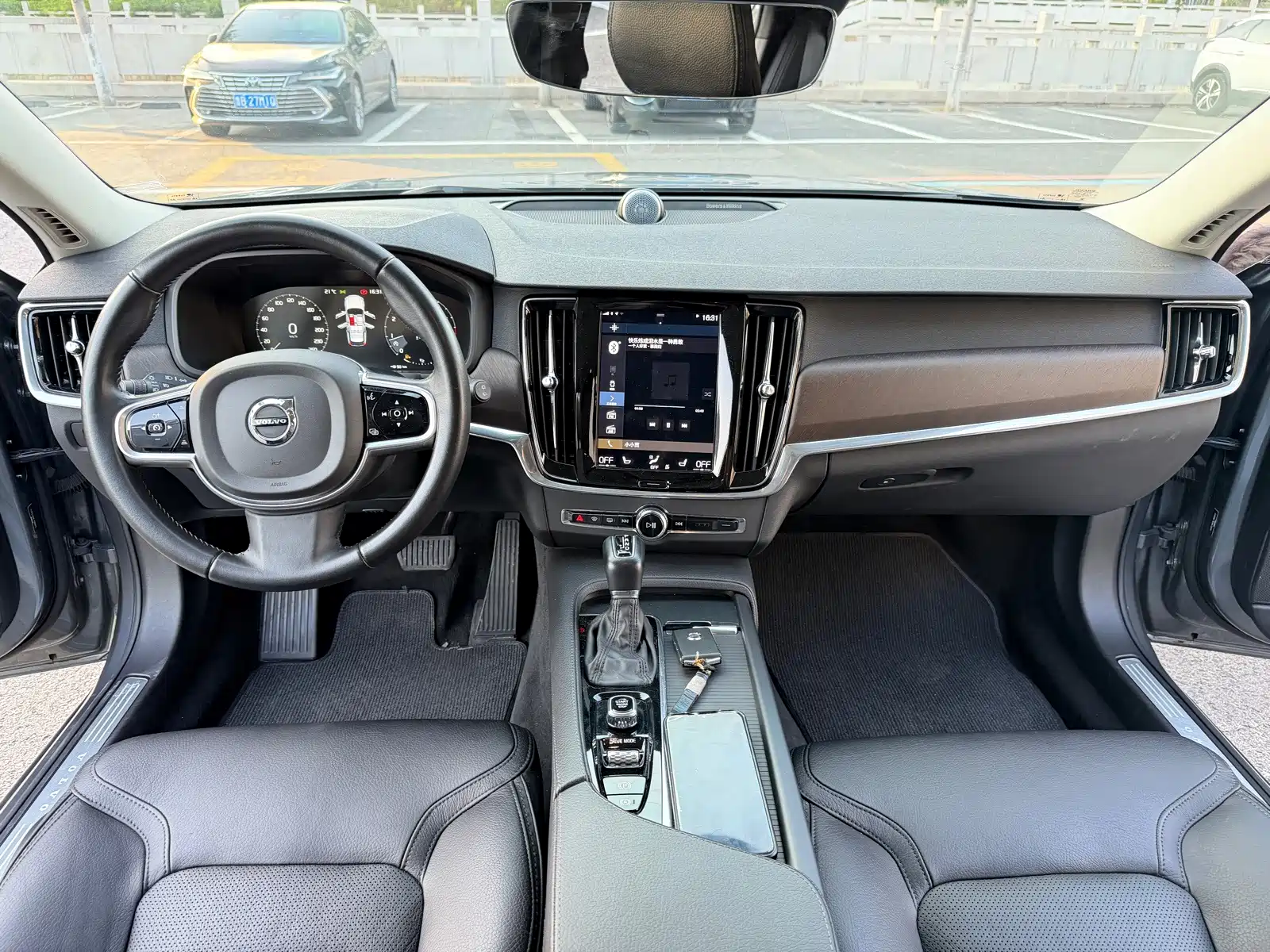 Photo 6 - Volvo V90