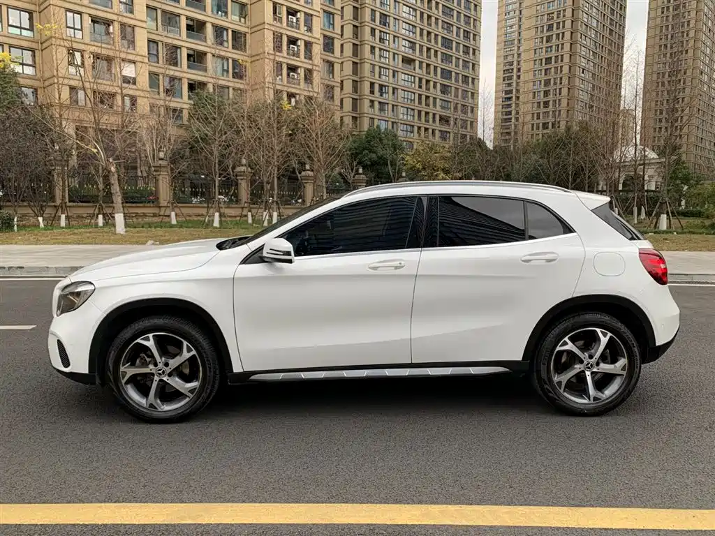 Mercedes-Benz GLA 2018 GLA 200 Dynamic фото 7