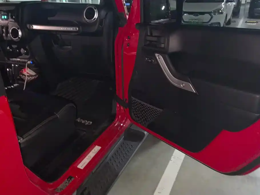Фото 8 - Jeep Wrangler