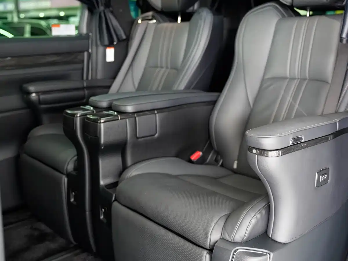 Lexus LM 2020 300h Seven-Seater Elegance Edition фото 14