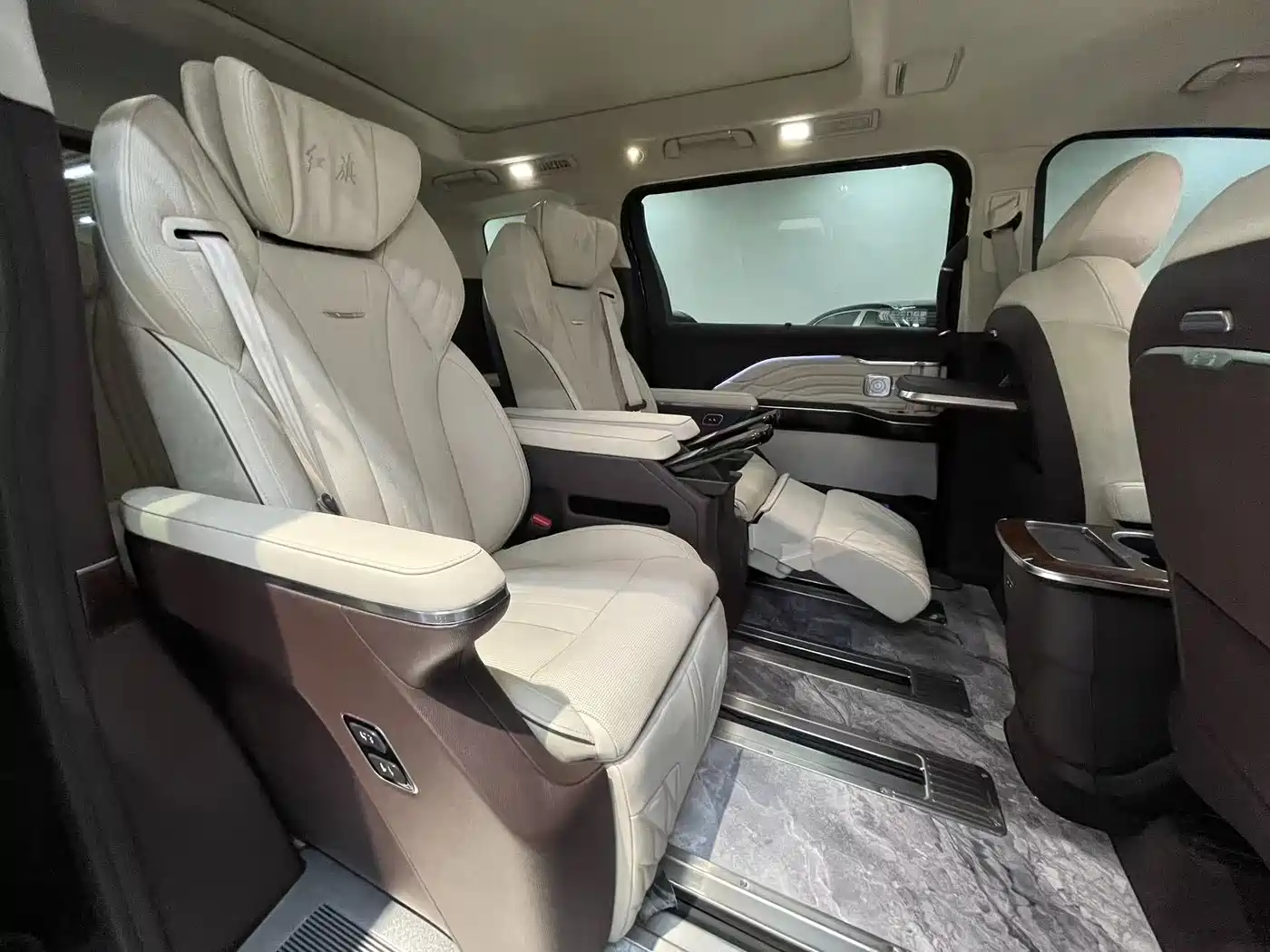 Hongqi HQ9 2023 2.0T Smart Connect Flagship фото 20