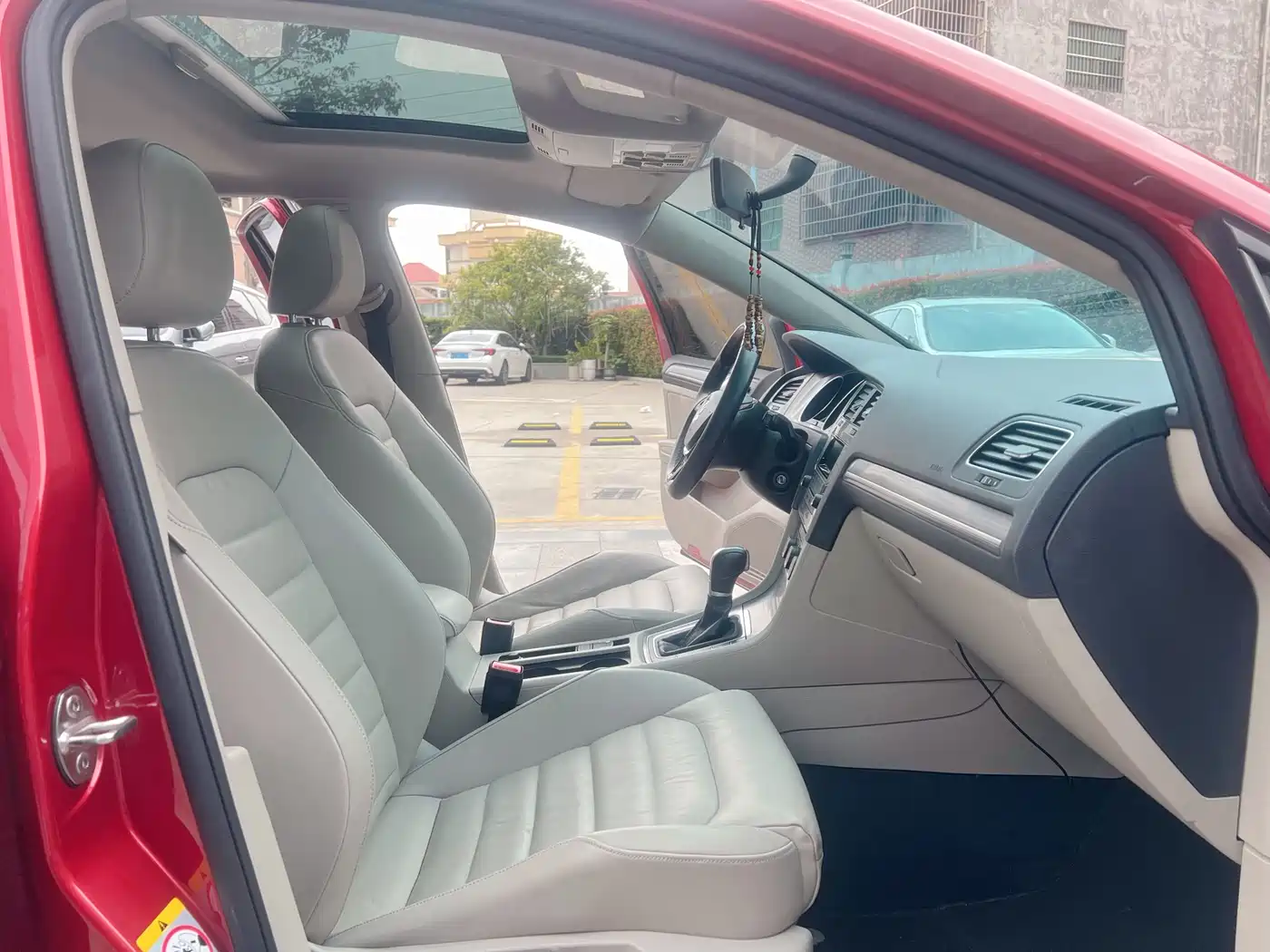 Volkswagen Golf 2015 1.6L Automatic Comfort фото 9