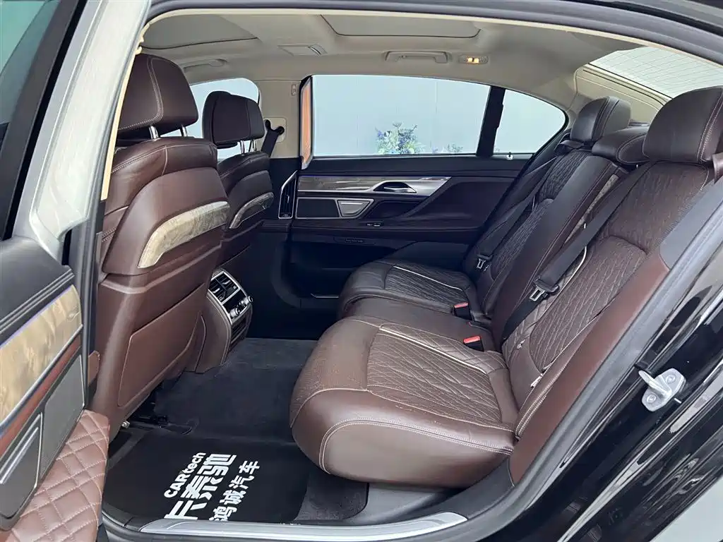 BMW 7 Series 2019 740Li Leading Luxury Package фото 17