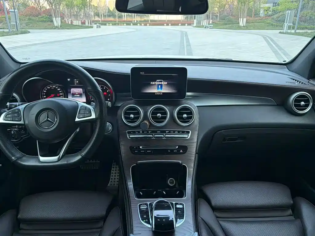 Mercedes-Benz GLC 2018 Facelift GLC 260 4MATIC Luxury фото 8