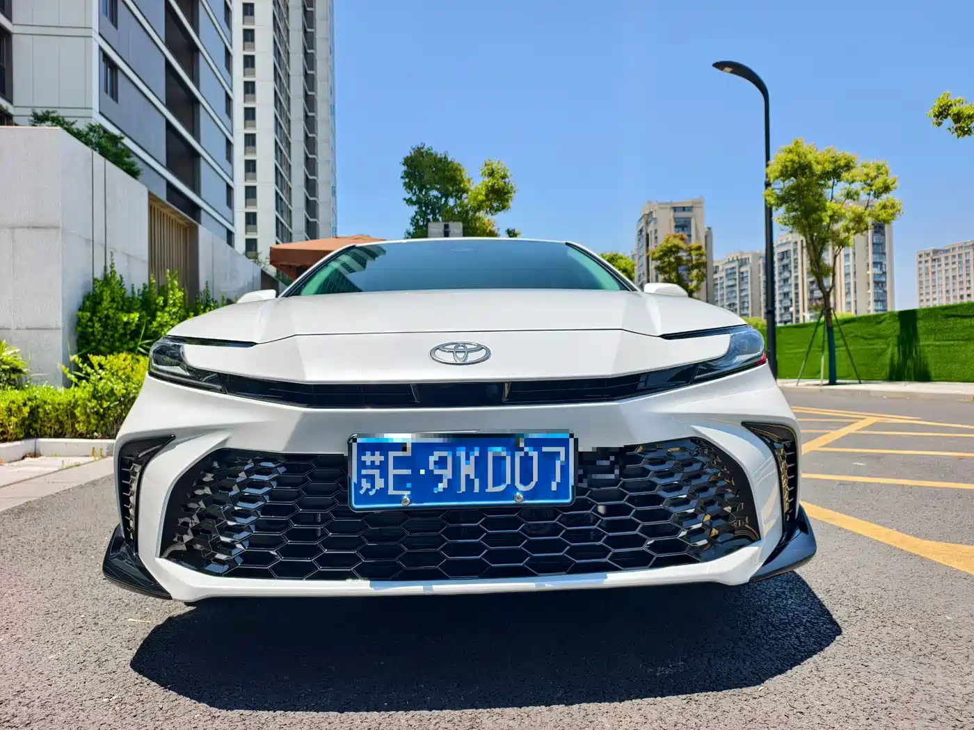Toyota Camry 2026 Hybrid 2.0HSE Sport Lite Edition фото 2