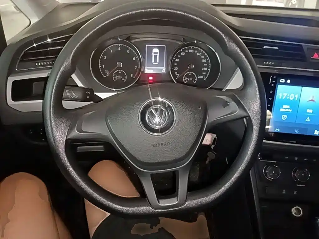Photo 11 - Volkswagen Touran
