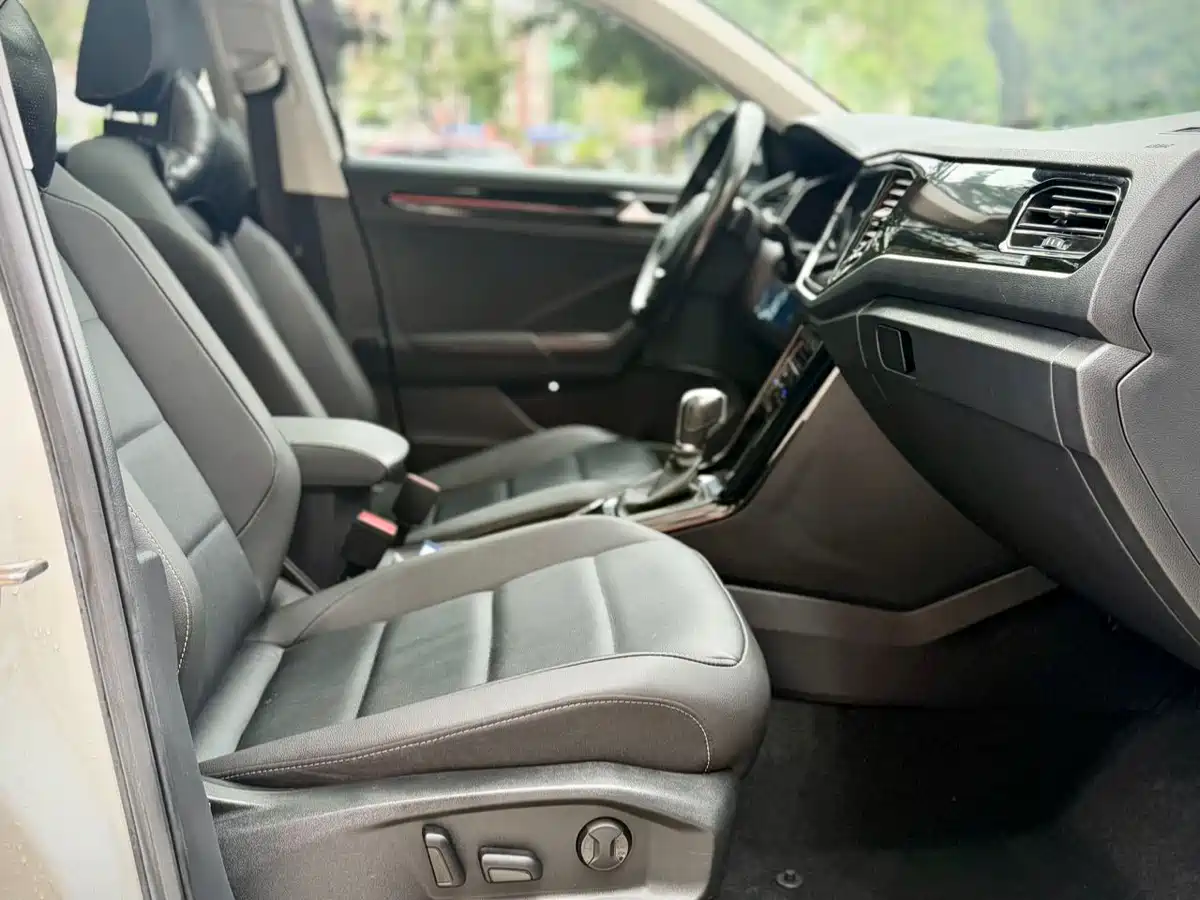 VOLKSWAGEN T-ROC EXPLORING SONGS