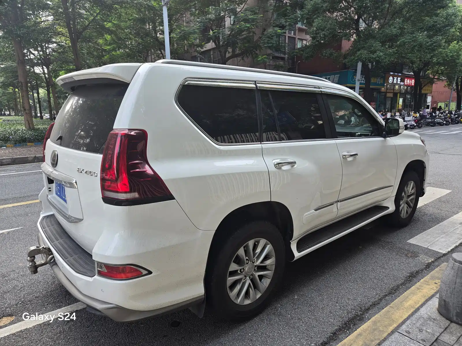 Photo 7 - Lexus GX