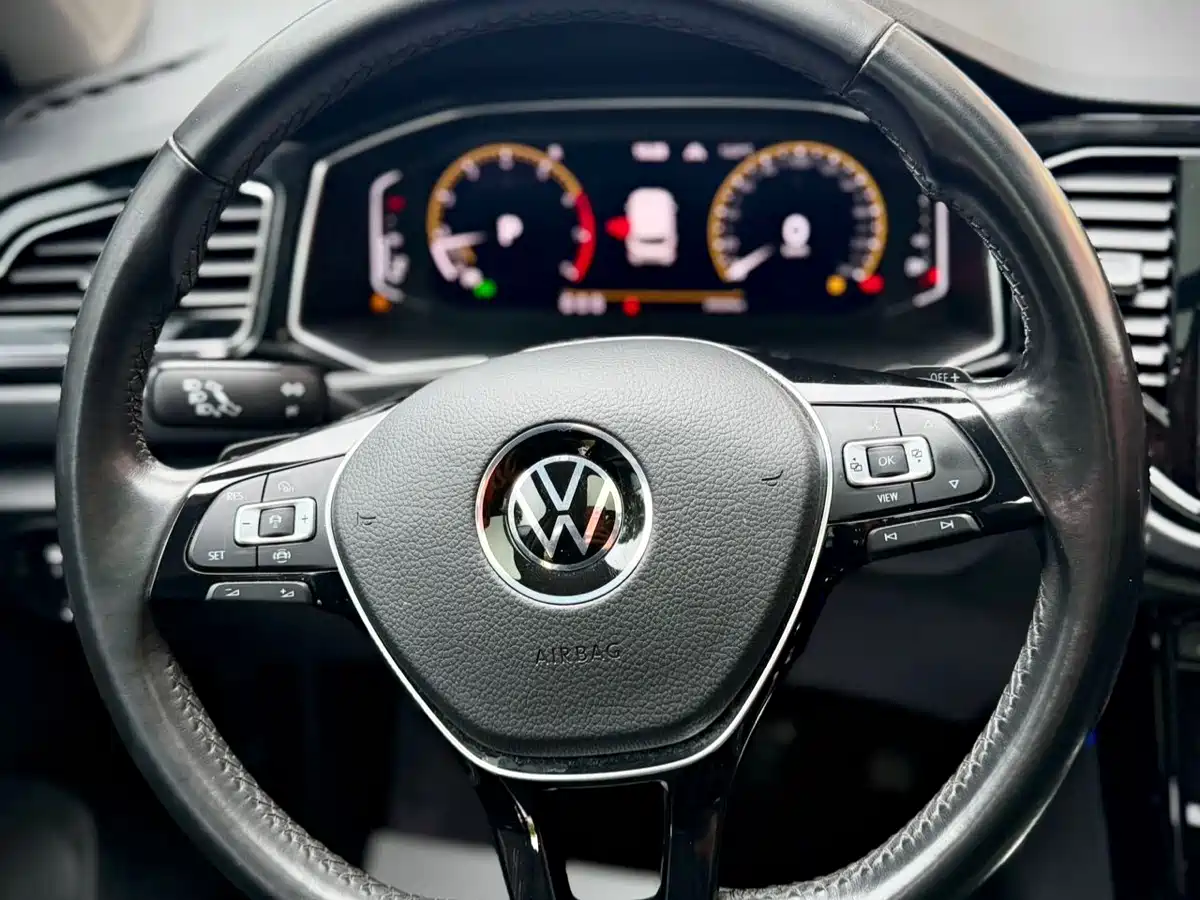 VOLKSWAGEN T-ROC EXPLORING SONGS