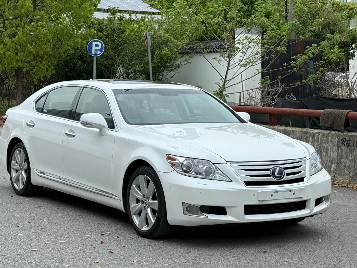 Lexus LS 2010 600hL фото 3