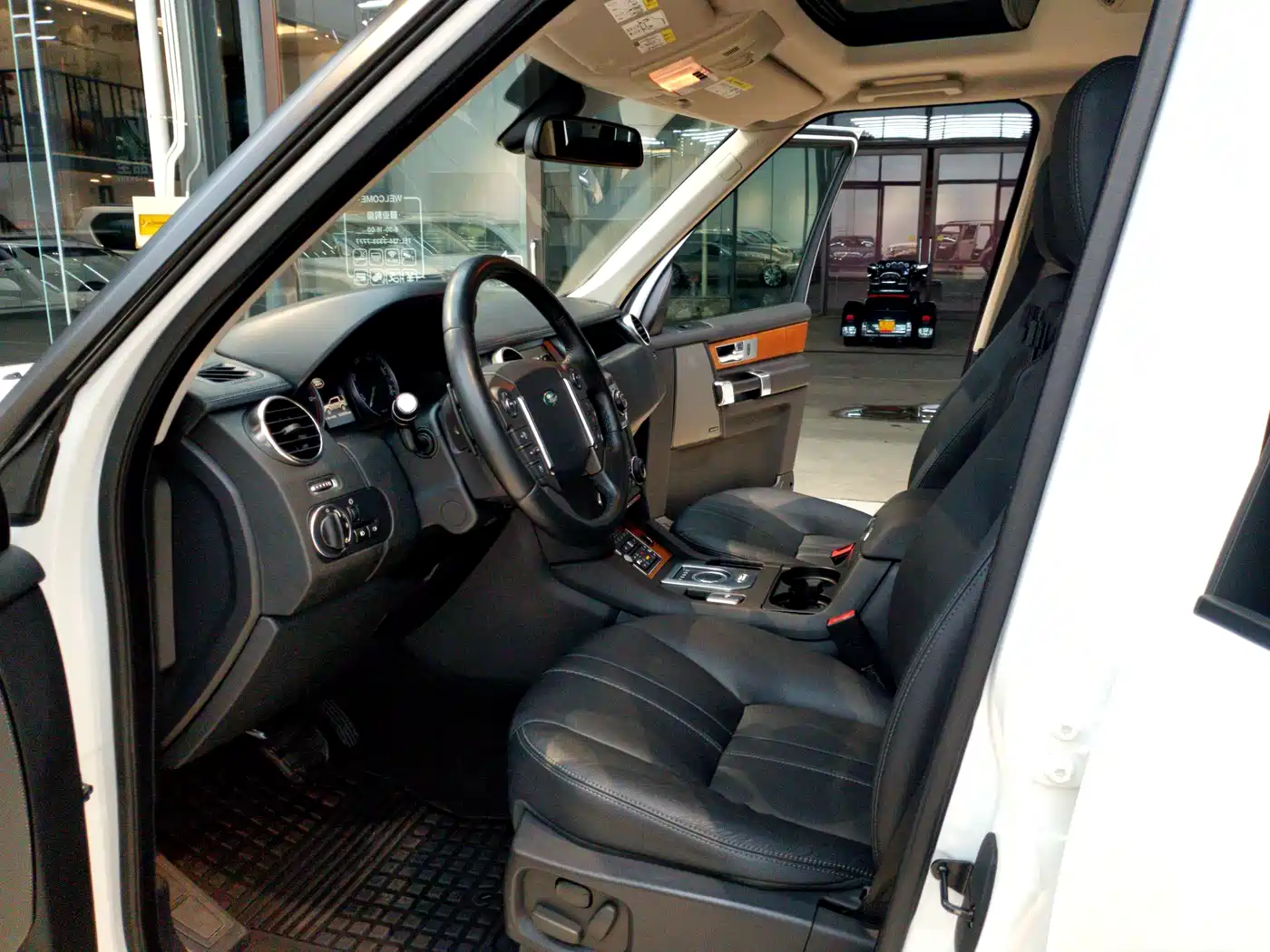 Land Rover Discovery 2013 3.0 SDV6 HSE Diesel фото 10
