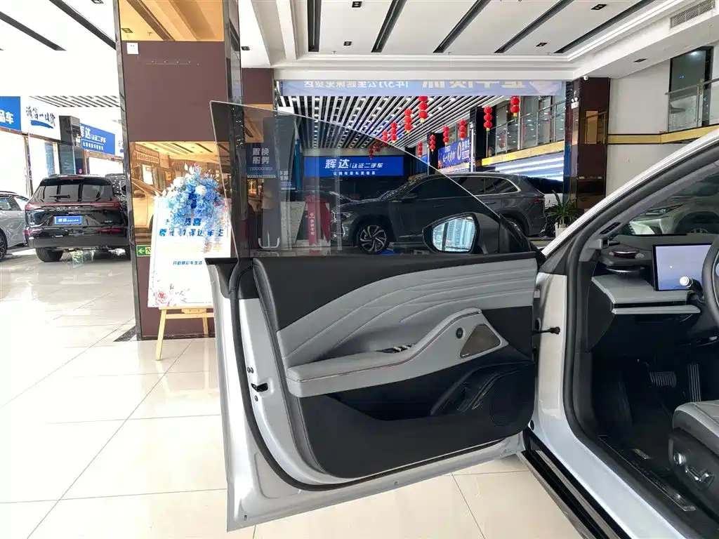 Geely Galaxy Galaxy E8 2025 700km Long Voyage Smart Drive Edition фото 19