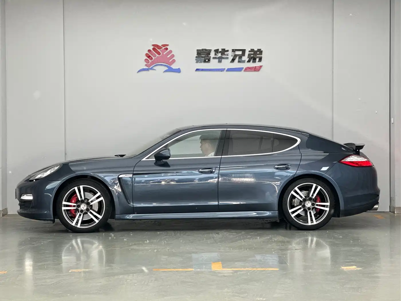 Porsche Panamera 2010 Model Panamera S 4.8L фото 8