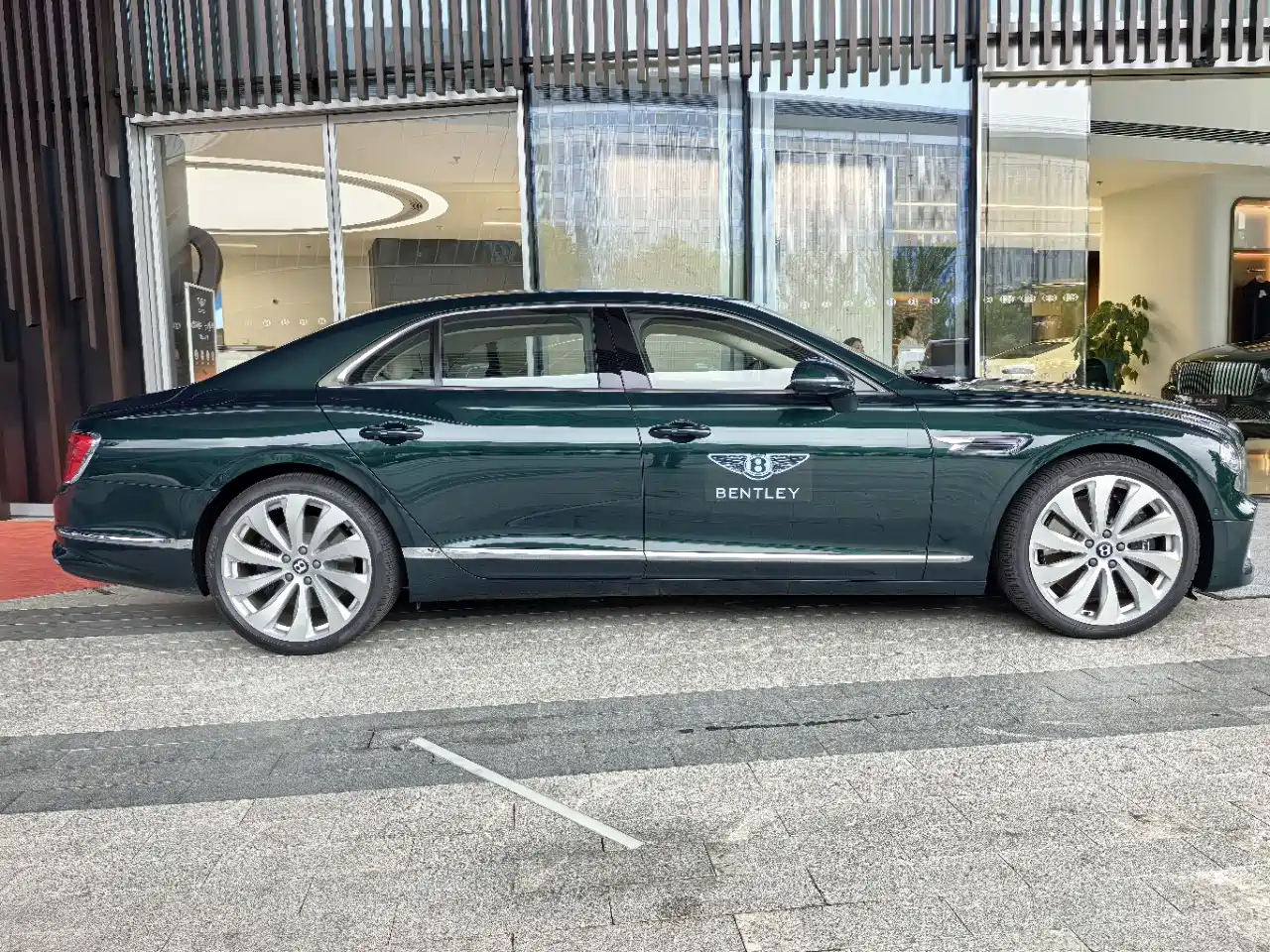 Bentley Flying Spur Plug-in Hybrid 2026 2026 Model 4.0T V8 Standard Edition