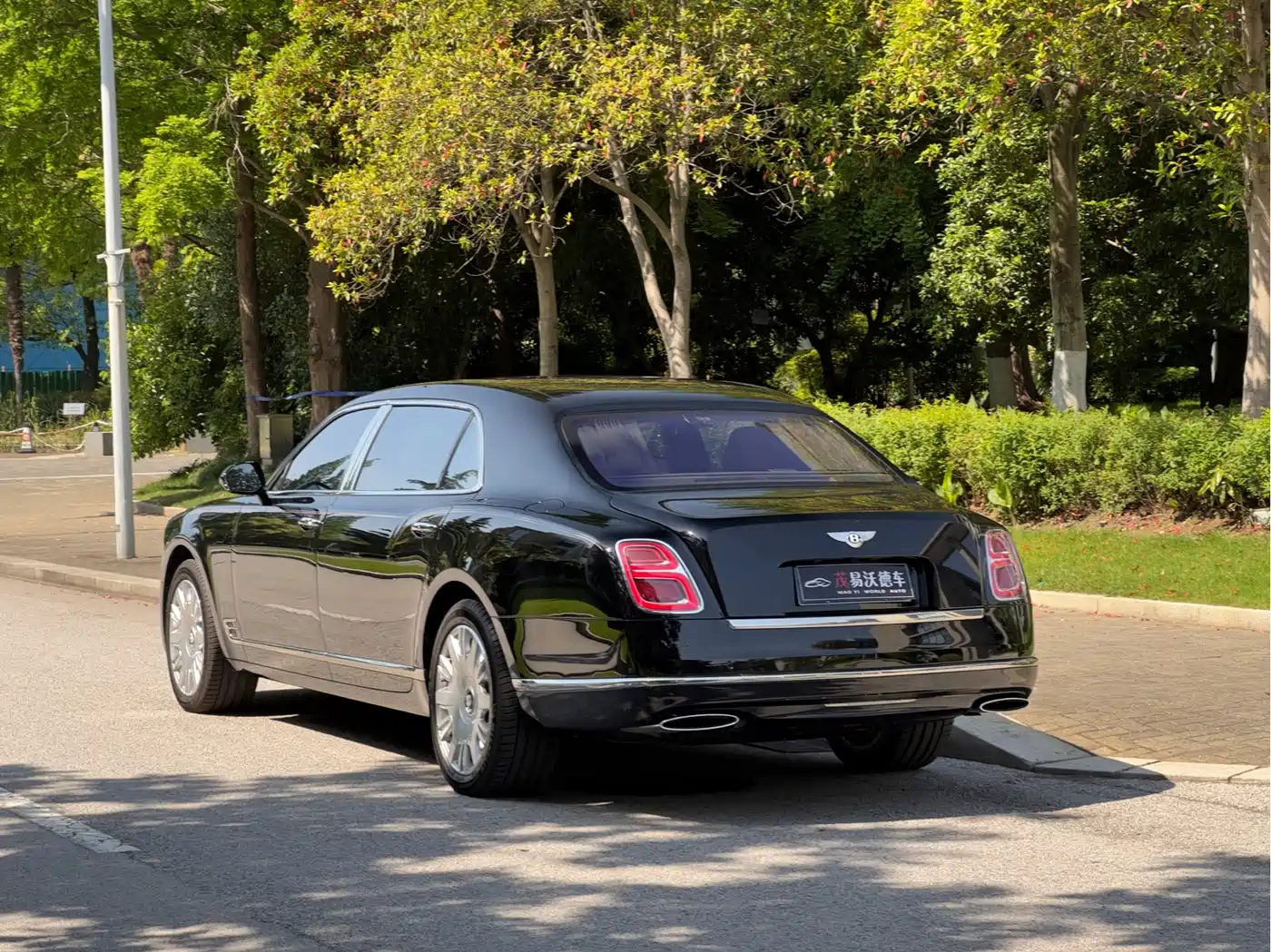 Bentley Mulsanne 2017 6.8T Long Wheelbase фото 7