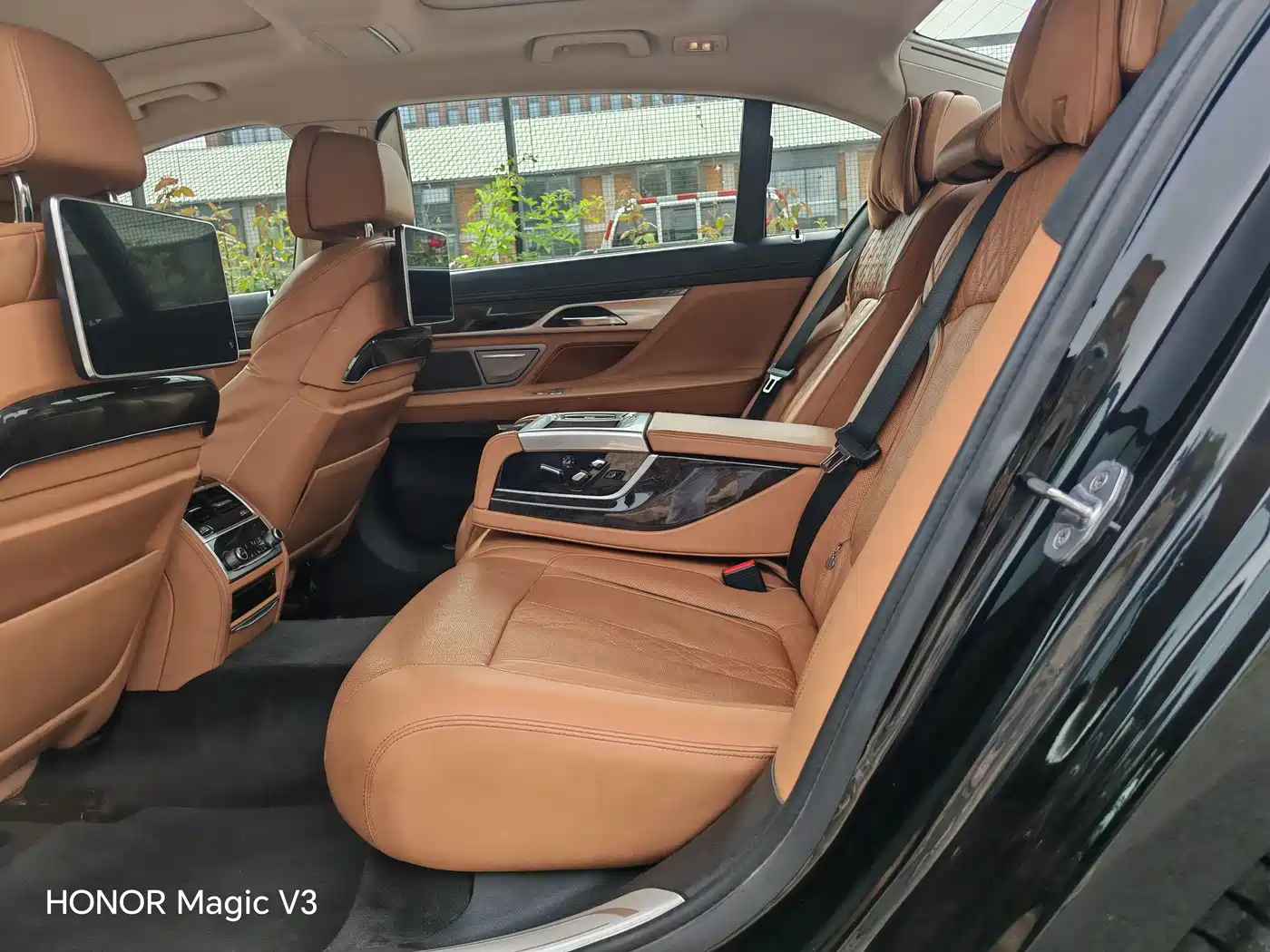 BMW 7 Series 2016 730Li Luxury фото 17