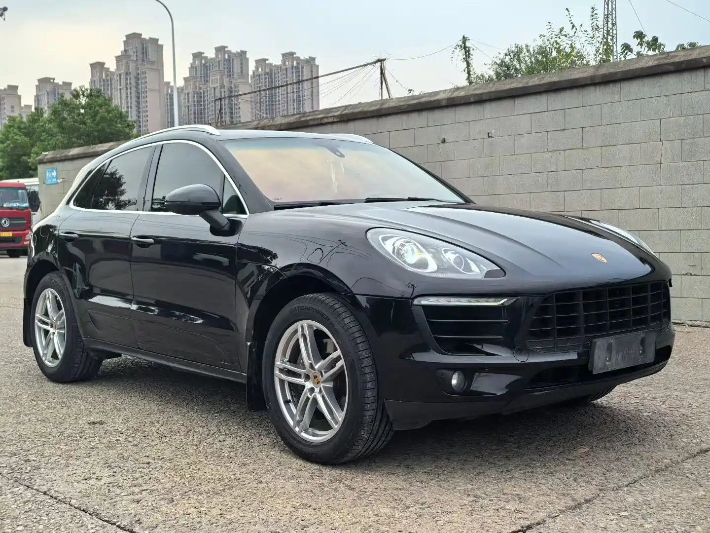 Photo 3 - Porsche Macan
