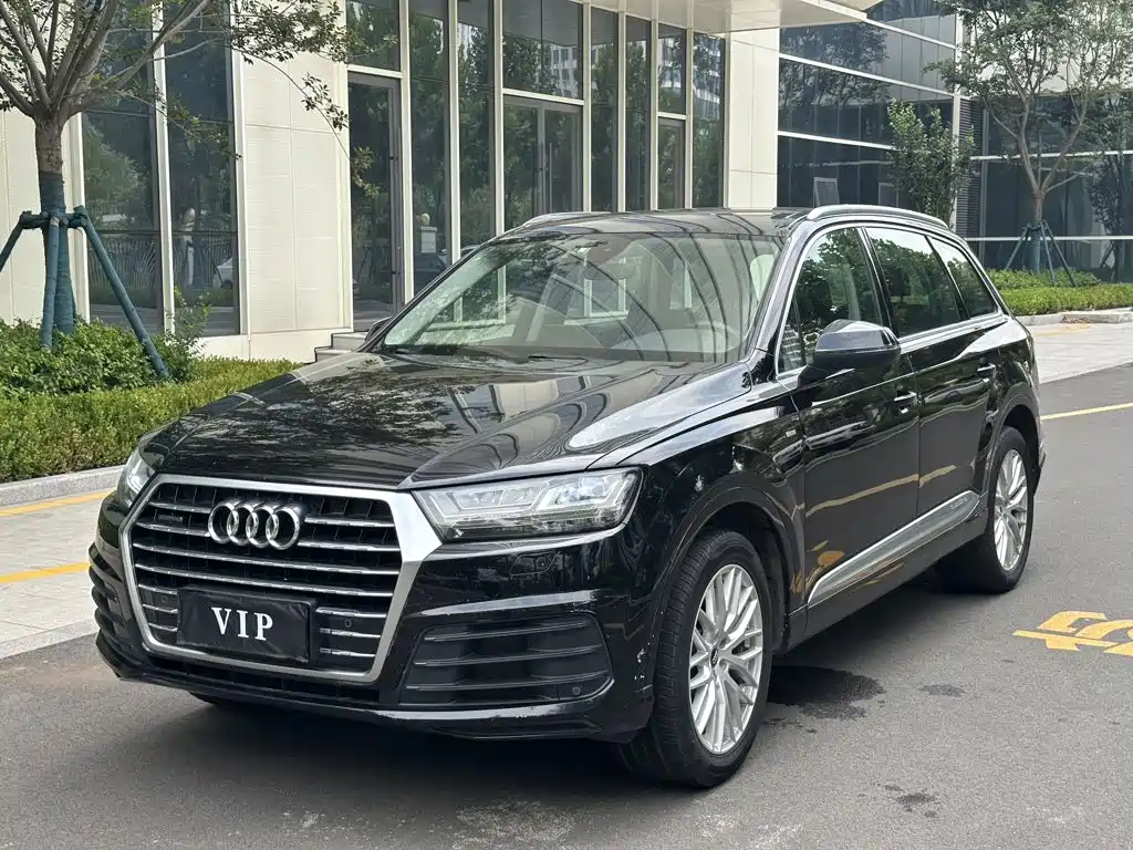 Photo 2 - Audi Q7