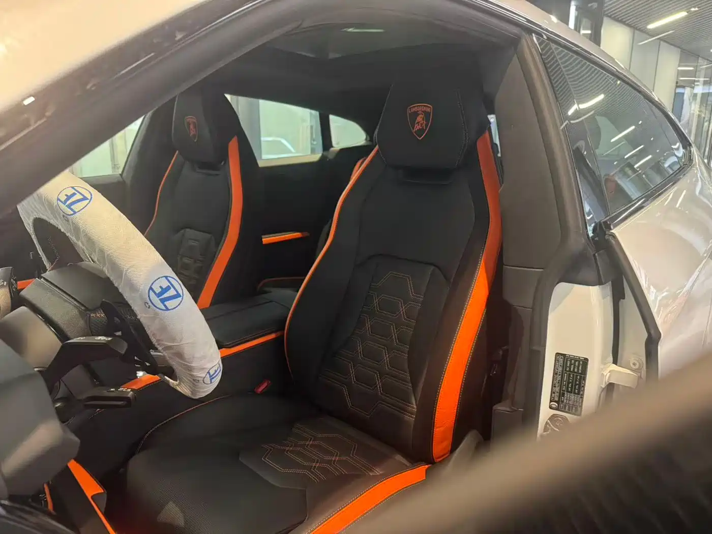 Lamborghini Urus SE 2025 4.0T Standard Edition фото 10