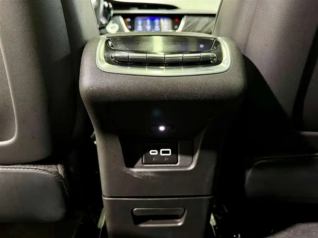 Cadillac XT6 2022 2.0T 6-Seater 4WD Luxury Edition фото 21