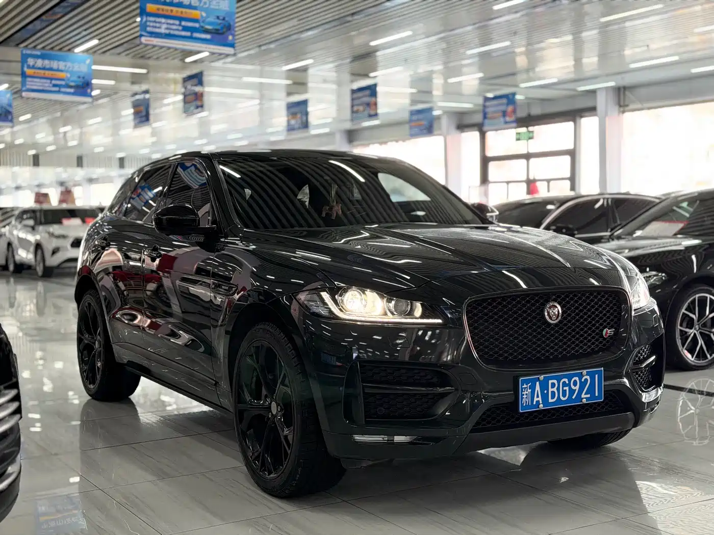 Jaguar F-PACE 2018 3.0 SC 4WD R-Sport Edition фото 3