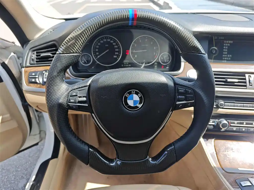 BMW 5 Series 2011 528Li Leading фото 7