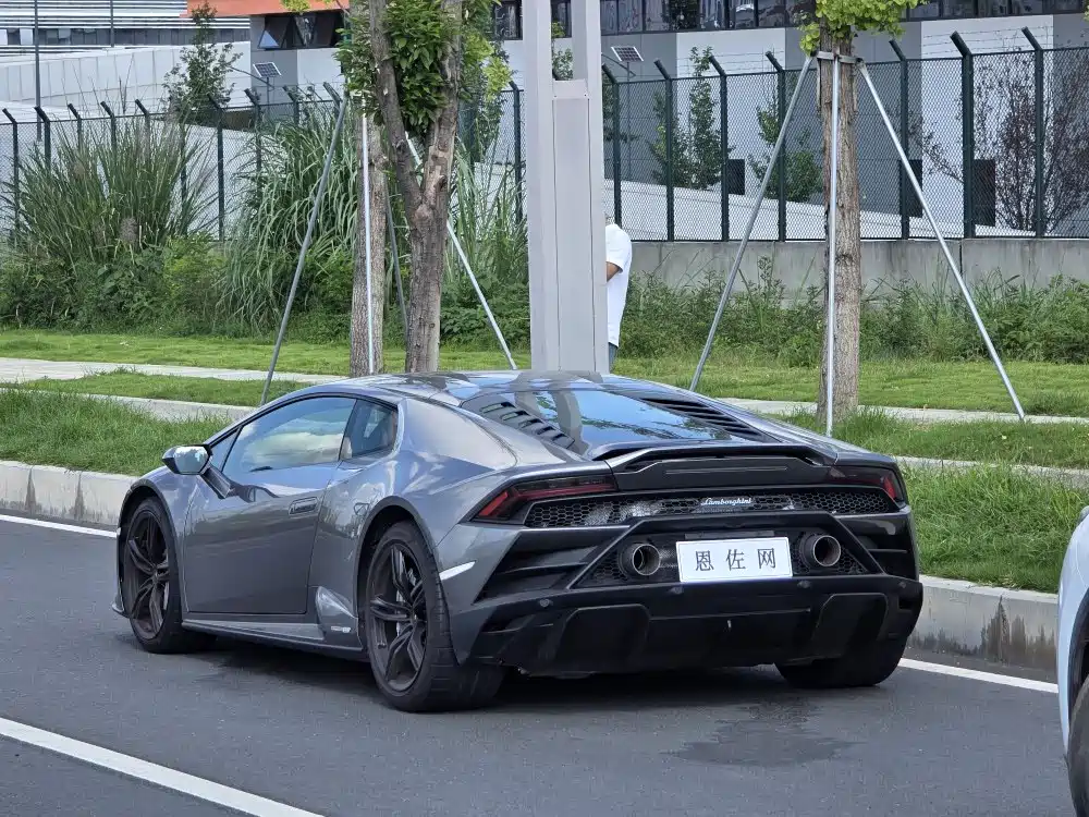 LAMBORGHINI HURACÁN