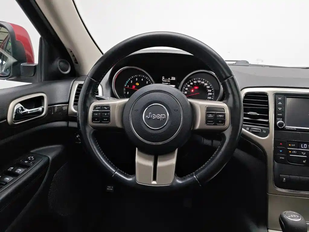 Photo 11 - Jeep Grand Cherokee (Import)