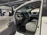 Photo 6 - Toyota Sienna