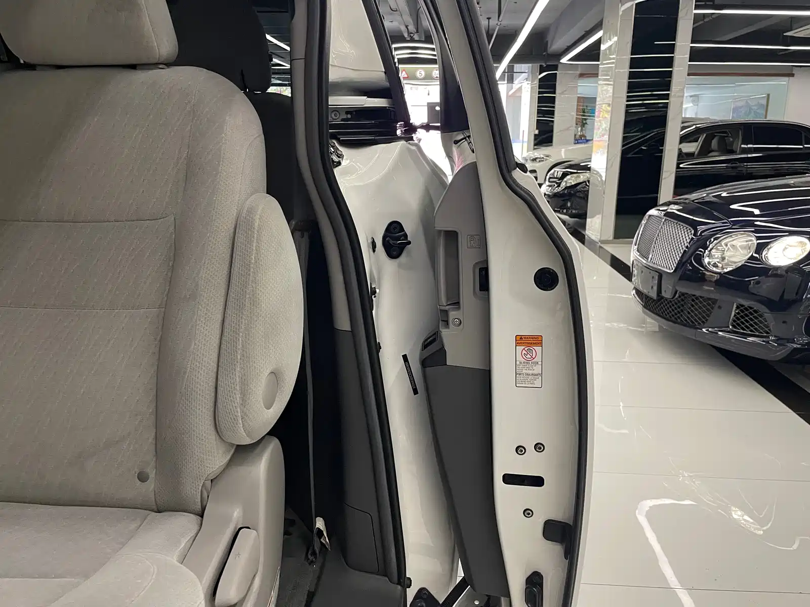 Photo 39 - Toyota Sienna